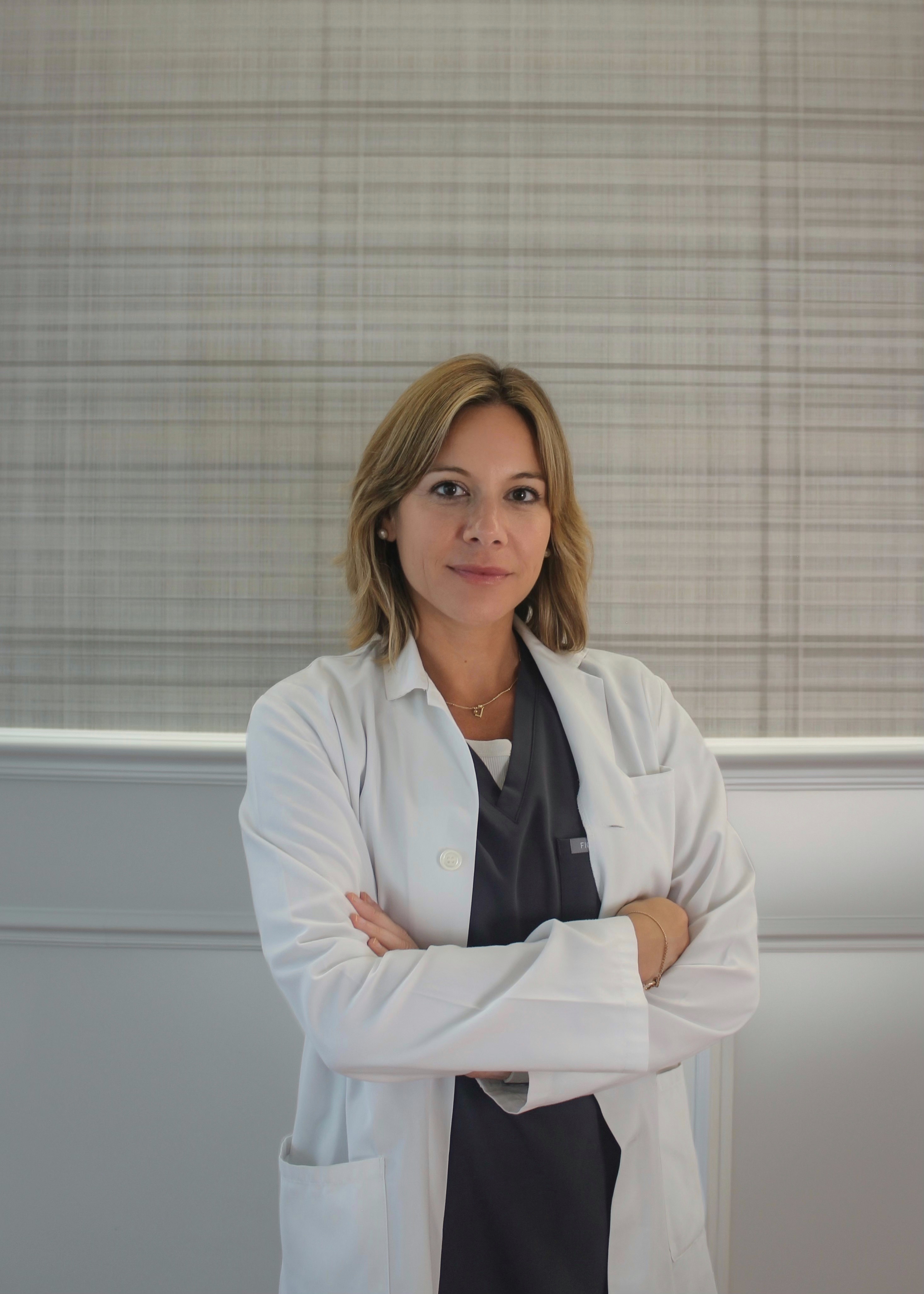 Dra. Verónica Rodríguez Méndez, oftalmóloga especialista en oculoplastia en Bilbao — Velora Clínica